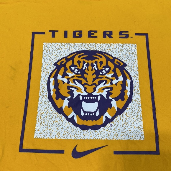 The Nike tee LSU women’s crewneck, short sleeve crop top T-shirt, size large - Picture 3 of 9